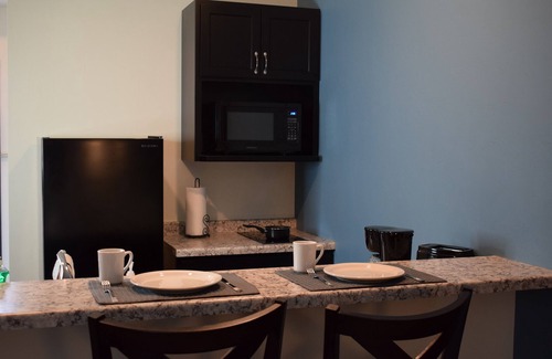 Marinette Hotel | Menominee River Extended Stay Hotel