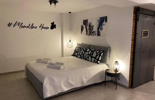 Crispiano Apartment | MenoUno House