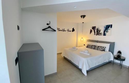 Crispiano Apartment | MenoUno House