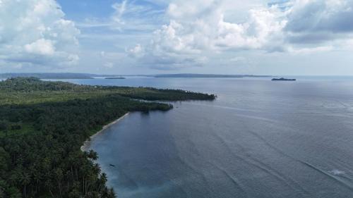 Pulau Masokut Hotel | Mentawai Surfing Fishing