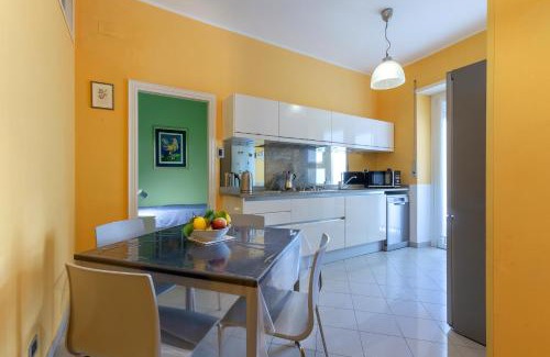 Historic Center Apartment | Mercato delle Erbe Big Apartment