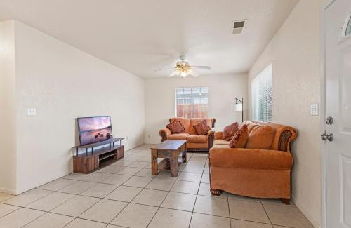 Merced House | Merced Home by Freeway Airport