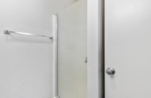 Merced House | Merced Home by Freeway Airport