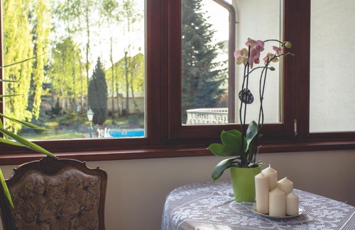 Budateteny Villa | Mercedes Garden