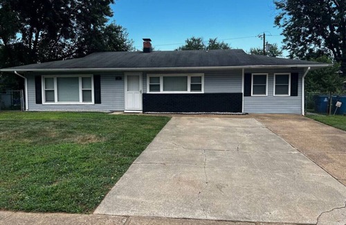 Newark House | Mercer Drive · Modern 3-bedroom ranch house.