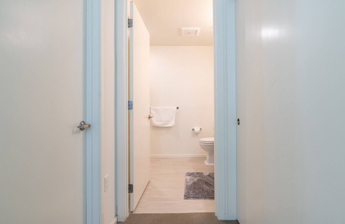 Mercer Island Apartment | Mercer Island Cozy 1 BR | FastWifi | Sophari