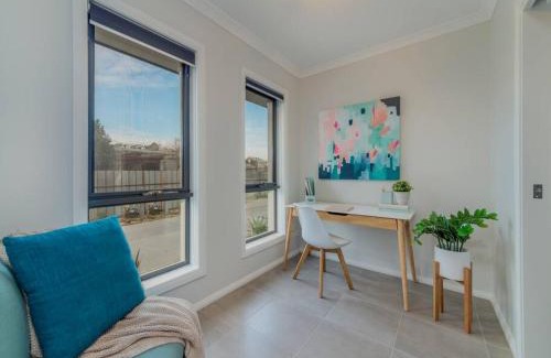 Wangaratta House | Merchant's Court, Quiet and Central 3 bedroom townhouse