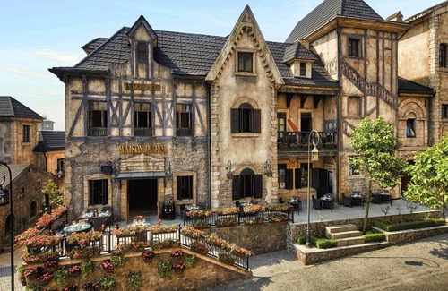 Hoa Vang Hotel | Mercure Danang French Village Bana Hills