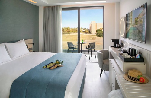 Oroklini Hotel | Mercure Larnaca Beach Resort