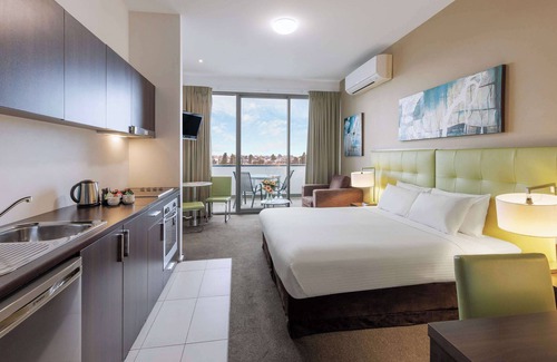 Caroline Springs Hotel | Mercure Melbourne Caroline Springs