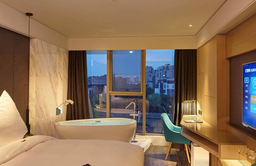 Dongguan Street Hotel | Mercure Yangzhou Dongguan Street