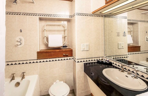 Skelton Hotel | Mercure York Fairfield Manor Hotel
