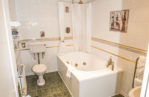 Mere Hotel | Mere Court Hotel