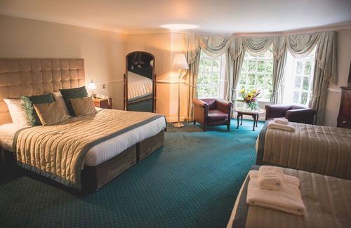 Mere Hotel | Mere Court Hotel