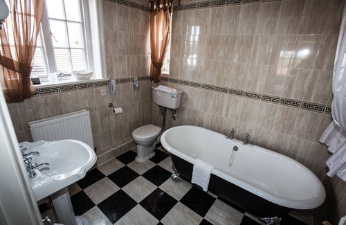 Mere Hotel | Mere Court Hotel