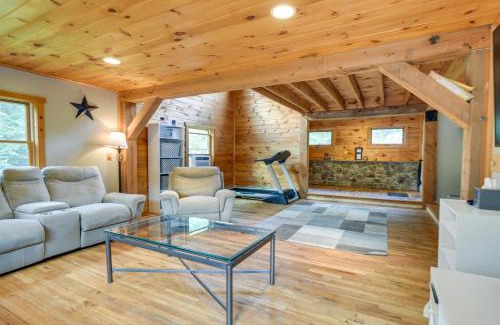Meredith House | Meredith Home with Deck 6 Mi to Lake Winnipesaukee!