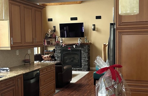 Parkland Beach Cottage | Meridian Beach Cottage - Private Dock and Hot Tub