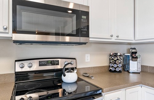 Meridian House | 🌞 Meridian BNB - 4BR/2.5BA Huge Backyard: Near Eagle, Star, Boise, The Village