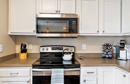 Meridian House | 🌞 Meridian BNB - 4BR/2.5BA Huge Backyard: Near Eagle, Star, Boise, The Village