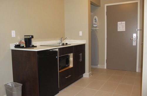 County of Vermilion River Hotel | Meridian Inn & Suites Lloydminster
