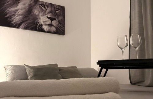 Navas Apartment | Meridian Rooms