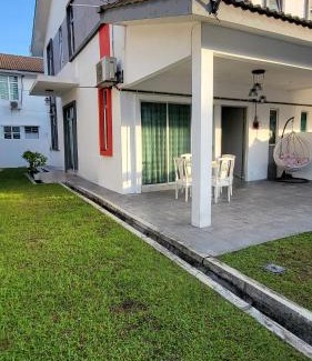 Bukit Beruntung House | MeRiz Islamic Homestay, Bukit Beruntung