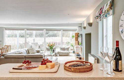 Cirencester House | Merlin House at Lower Mill Estate A gorgeous home with lake access, air conditioning and luxury spa access