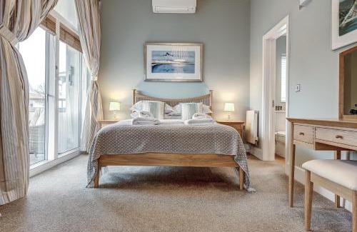 Cirencester House | Merlin House at Lower Mill Estate A gorgeous home with lake access, air conditioning and luxury spa access