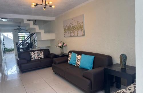 Santa Tecla House | Merliot, Sta Tecla Frente Cto Comer La Plaza Merliot