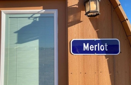 Seguin Cabin | MERLOT CABIN