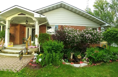 Portland Bed & Breakfast | MERLOT SUNSET-Best BnB value around-BEST BREAKFAST BUFFET included