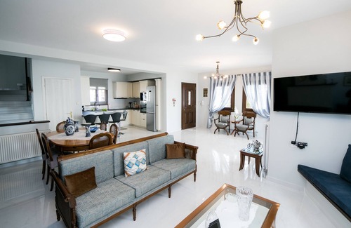Koropi Villa | Mermaid Beachfront Villa
