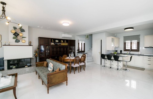Koropi Villa | Mermaid Beachfront Villa