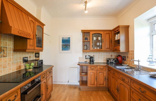 Llanfairpwllgwyngyll Cottage | MERMAID COTTAGE, family friendly, with a garden in Brynsiencyn