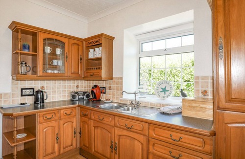 Llanfairpwllgwyngyll Cottage | MERMAID COTTAGE, family friendly, with a garden in Brynsiencyn