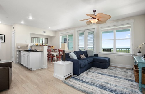 Galveston Condo | Mermaid Cove -Beach Front - Top Floor -Newly Renovated