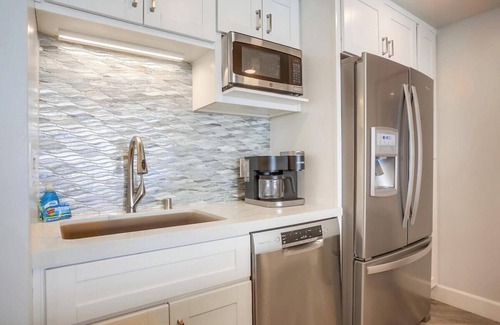 North Pacific Beach Condo | Mermaid Crossing: 9th fl oceanfront+pool+parking!