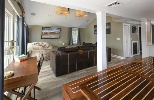 Onset House | Mermaid House Bar,Sea-Deck,30' GLASS WALL,HOT TUB, E-BIKE