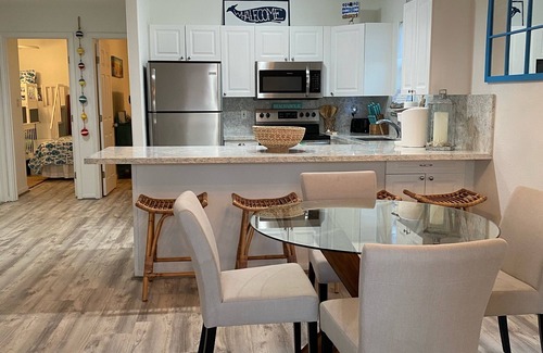 Galveston House | Mermaid Manor - pet friendly fenced yard, near beach & fishing pier in Sea Isle