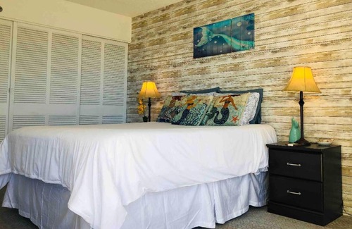 Waikiki Apartment | MERMAID'S COVE WITH BREATHTAKING OCEAN VIEWS AT ILIKAI HOTEL