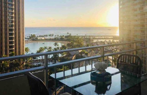 Waikiki Apartment | MERMAID'S COVE WITH BREATHTAKING OCEAN VIEWS AT ILIKAI HOTEL