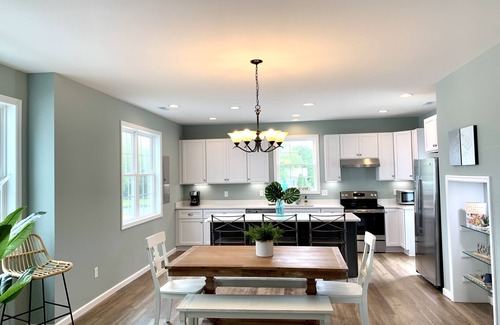 Cedar Neck House | Mermaid Salt Air Sea Cottage - Beaches, Boardwalk, and Dining!