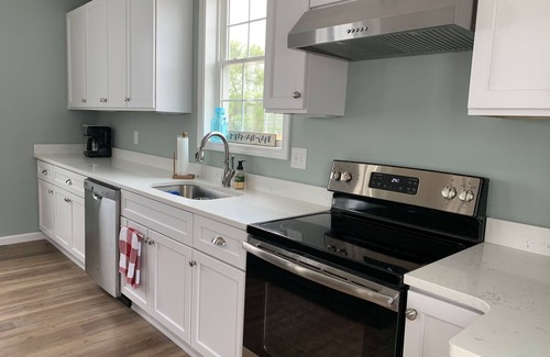 Cedar Neck House | Mermaid Salt Air Sea Cottage - Beaches, Boardwalk, and Dining!