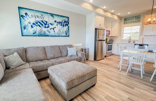 Celina Cottage | Mermaid Tales: 1 Bed/1 Bunk Room Lakeside Cottage w/HOT TUB!