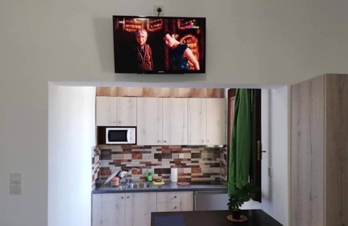 Pineios Apartment | 'Merovili Apartment 3' close to the Sea with Garden & Wi-Fi
