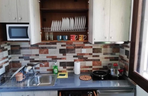 Pineios Apartment | 'Merovili Apartment 2' close to the Sea with Garden & Wi-Fi