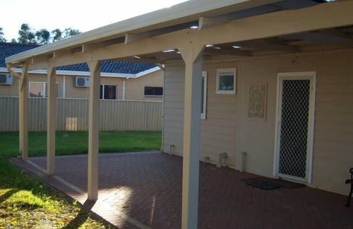 Merredin House | MERREDIN ACCOMMODATION COTTAGE :WIFI & Foxtel incl. 2 min walk to Shops