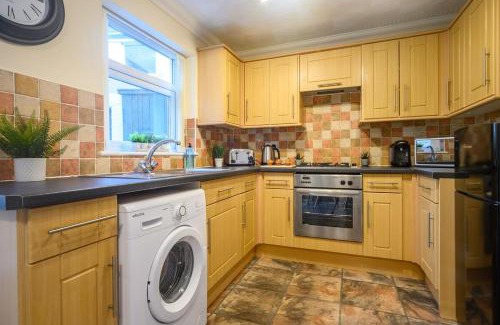 Newport Apartment | Merriotts Court - Parking - WIFI