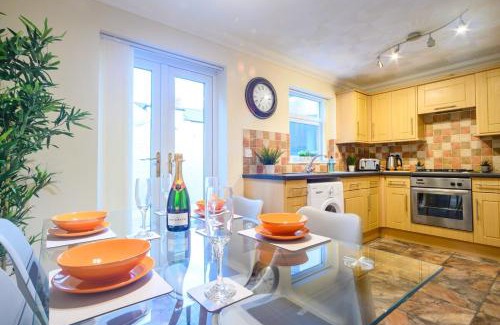 Newport Apartment | Merriotts Court - Parking - WIFI