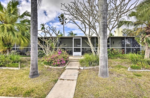 Merritt Island Cottage | Merritt Island Home w/Boat Dock on Canal Front!
